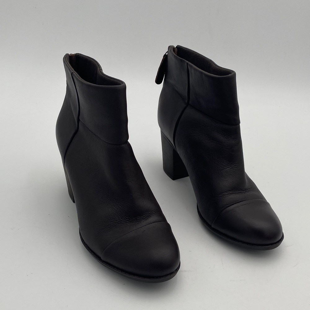 Clarks Elegant dark Brown  Ankle Boots women 9.5 office casual festival retro
